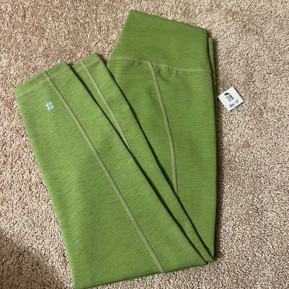 Womens green cropped leggings NWT sweaty Betty - Picture 3 of 3